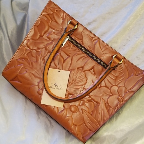 Patricia Nash Handbags - Patricia Nash gold zancona